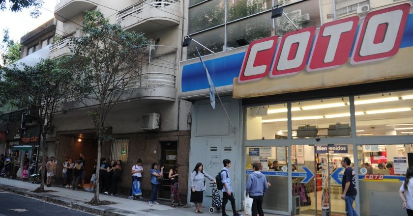 Supermercados pagarán un bono de 5 mil pesos a empleados que trabajen en cuarentena