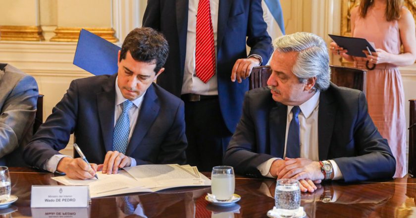 Trabajadores de la salud cobrarán 20 mil pesos en bonos