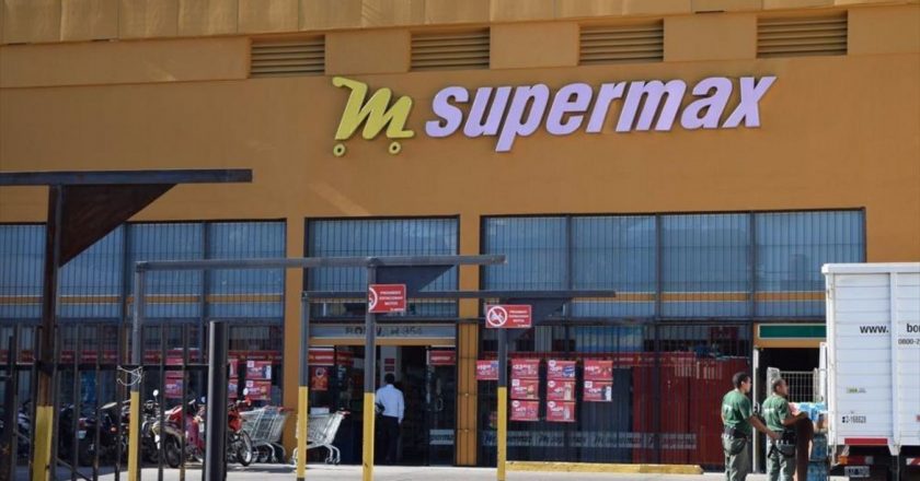 Denunció al supermercado donde trabajaba por violar los protocolos de seguridad y fue despedida