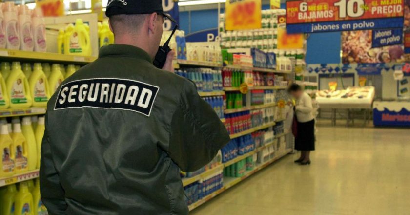 Vigiladores de Carrefour cobrarán un bono de 5 mil pesos