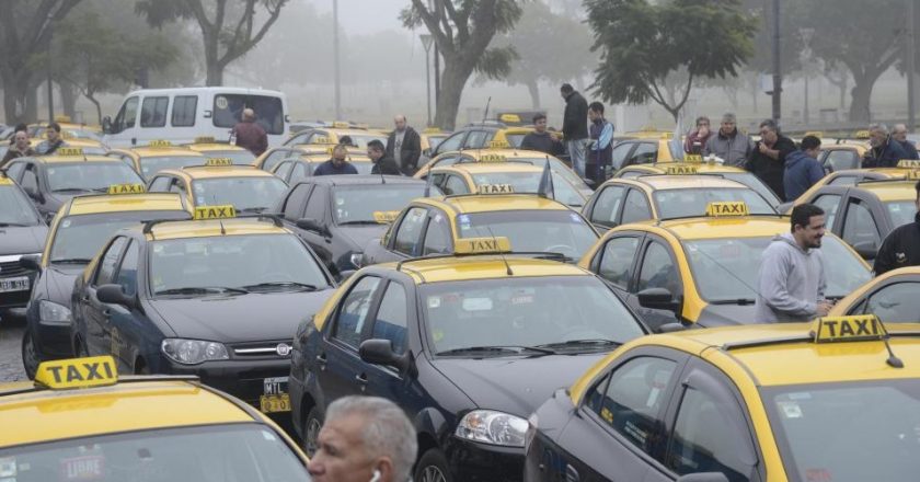 Proponen ampliar el ingreso familiar de emergencia a taxistas y remiseros