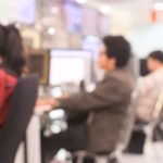 Trabajo presencial, remoto o híbrido: 6 de cada 10 empleados piensan renunciar si los hacen a ir a diario a la oficina