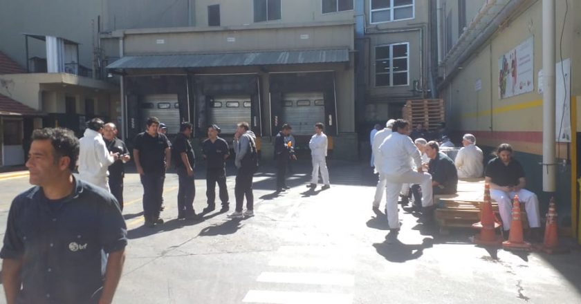 A pesar del DNU, Dánica despidió cinco trabajadores que reclamaron que se cumplan los protocolos de seguridad