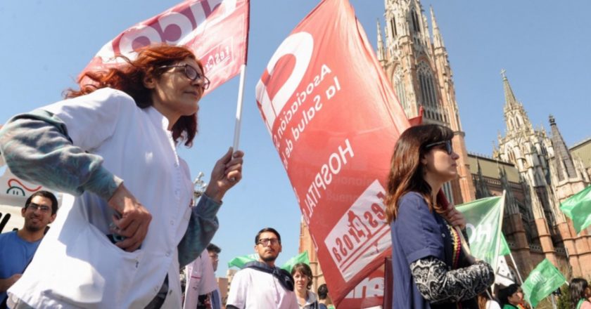 Médicos bonaerenses rechazaron oferta de aumento salarial en una paritaria que se hizo por teleconferencia