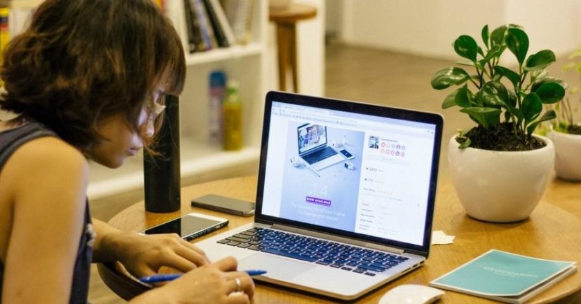 El 70% de los empleados sienten que trabajan igual o más en el home office