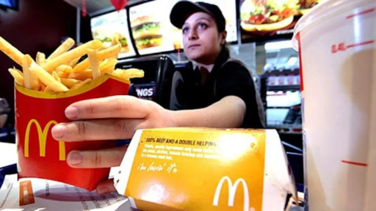 Trabajo se plantó y las cadenas de comidas rápidas deberán pagar el 100% de los salarios