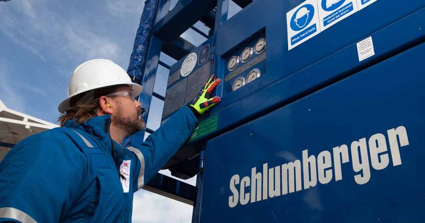 Nada solidarios: gigantes petroleros desvinculan empleados en Argentina