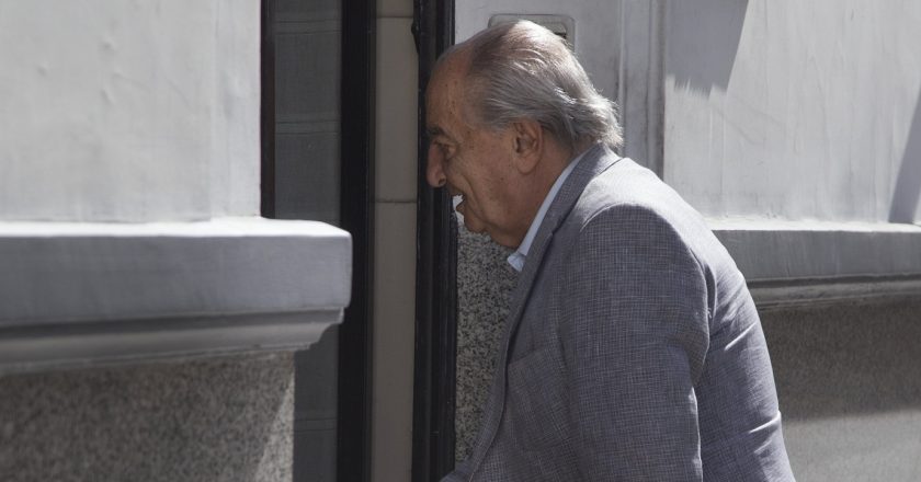 Cavalieri también explora el modelo de suspensiones masivas con salarios recortados