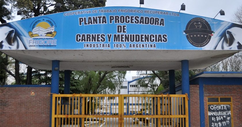 Denuncian casi dos decenas de despidos en un frigorífico marplatense en plena cuarentea