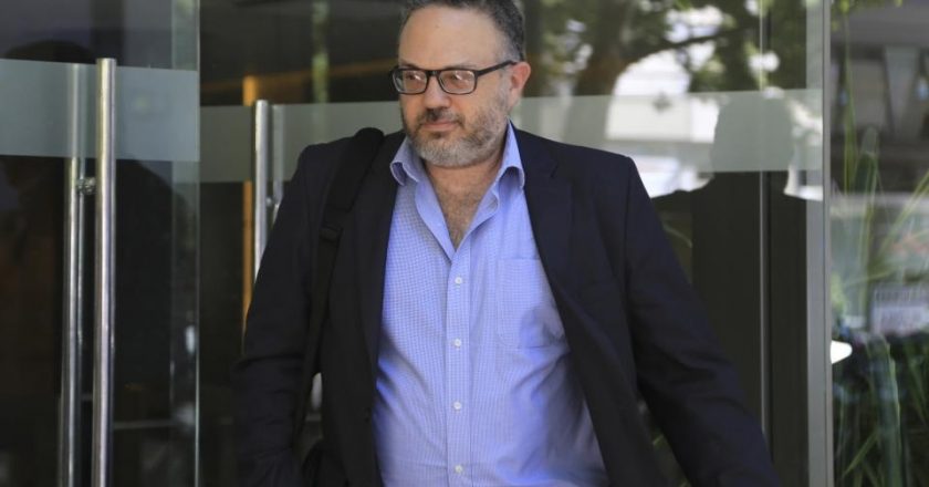 Anticipando un abril caliente, el gobierno prevé ampliar el IFE y pagar parte de los sueldos privados