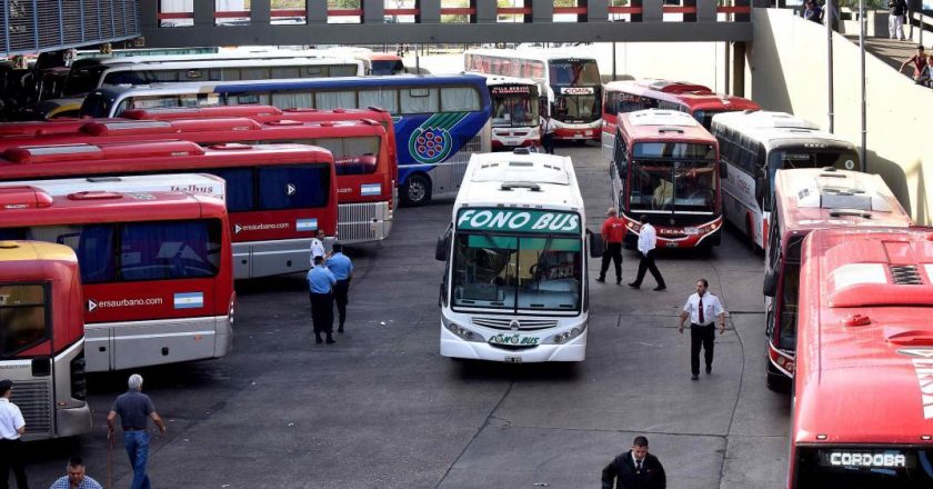 La UTA convocó a un paro nacional de choferes de micros de corta distancia para el lunes 26