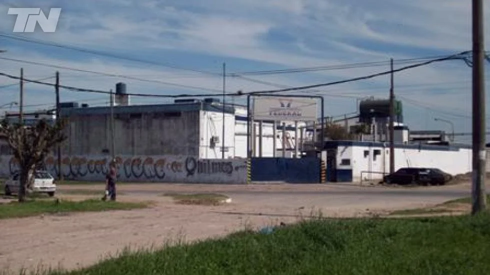 Tras la muerte de un empleado y varios positivos, clausuran el frigorífico El Federal