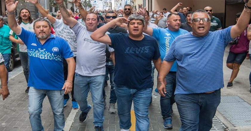 Moyano desmintió que vaya a aceptar recortes en los salarios de los camioneros