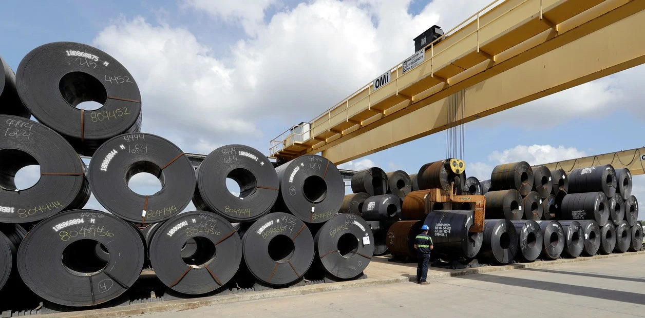 Empresarios metalúrgicos insisten en reducir salarios en un 30%