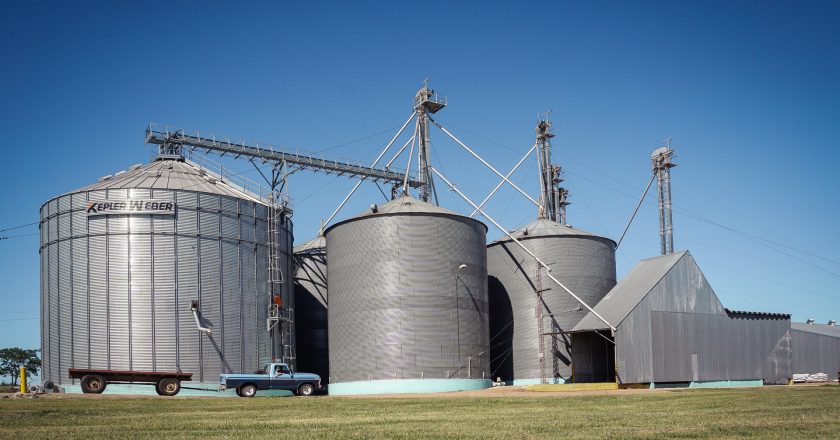 Molino emblema de Carlos Casares suspende con el 50% del salario