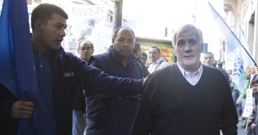 Caló pidió que lo feliciten por el acuerdo que firmó con las empresas para suspender con recortes salariales