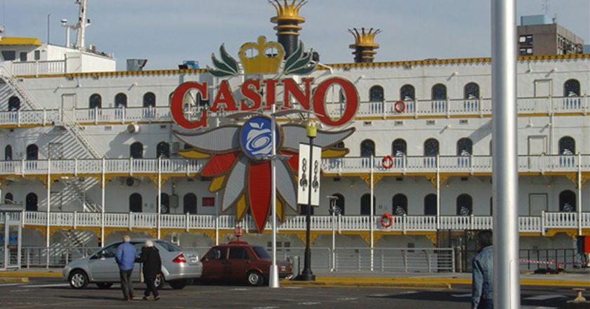 Marineros se niegan a aceptar recortes en los salarios de los empleados del Casino flotante