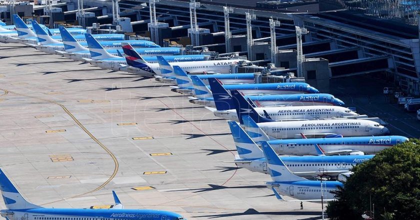 Aeronavegantes avisan que protegerán los empleos ante la fusión de Aerolíneas-Austral