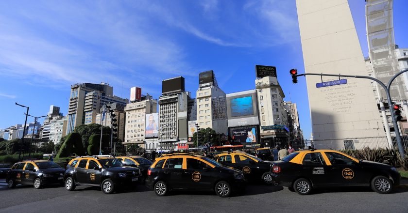 Taxistas pidieron ser incluidos en los programas de ayuda estatal