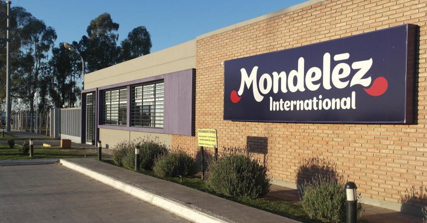 Todo al revés: Mondelez, que no paró en el aislamiento, detiene la producción y suspende a sus operarios