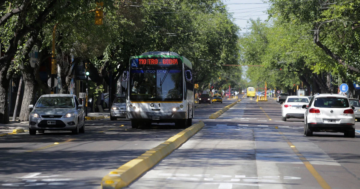 Sin confirmación de pago de salarios, la UTA anunció un paro de colectivos en el interior