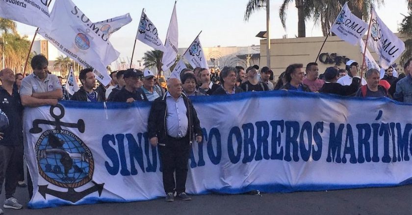 Marineros acusan a Silos Areneros Buenos Aires de lanzar un lock out patronal para no pagar salarios