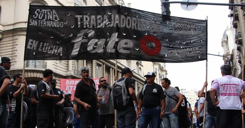Trabajadores del neumático se niegan a aceptar un recorte salarial en FATE y marchan al ministerio