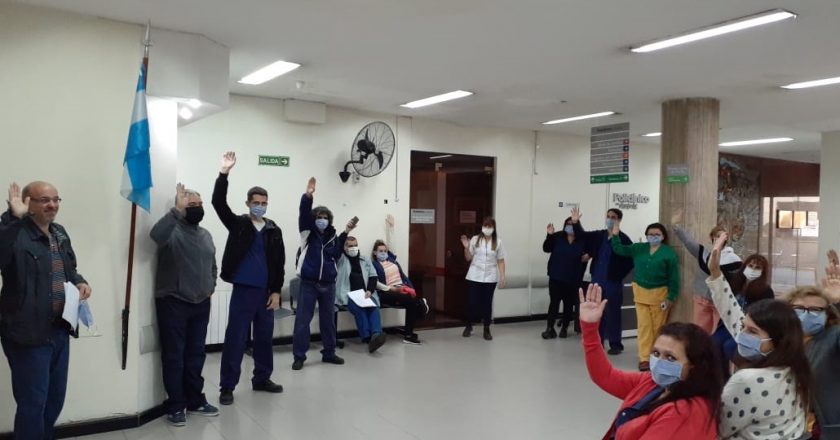 En plena pandemia, empleados paralizan la obra social Osplad porque no les pagan los salarios