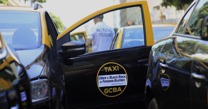 Viviani le pedirá a Cafiero que detenga el funcionamiento de Uber en Argentina