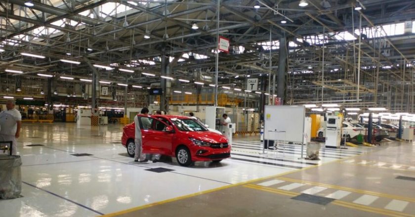 Con estrictos protocolos, hoy retoman la producción las automotrices
