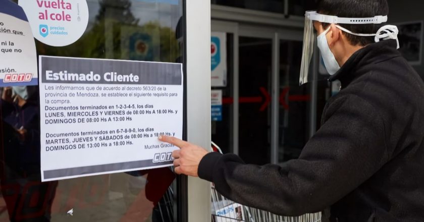 Brote de contagios en cadenas de supermercados: «Ni los medios se acercan por las pautas publicitarias que reciben»