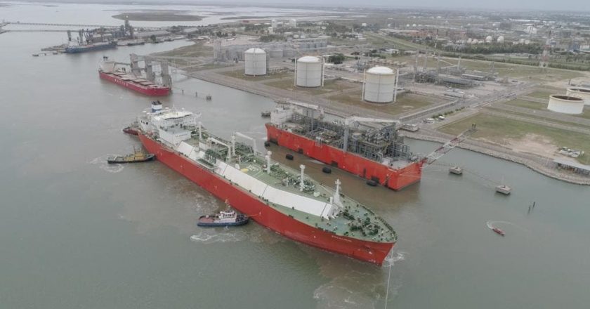 YPF se niega a cumplir con la ley y los marineros van al paro en los buques tanque