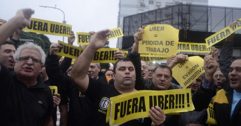 Furia de los tacheros porque las apps volvieron a trabajar