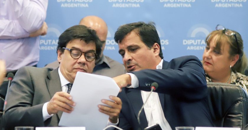 Tras la polémica por los CEOs que cobraron, el Gobierno le pone un tope a los salarios que recibirán ayuda estatal