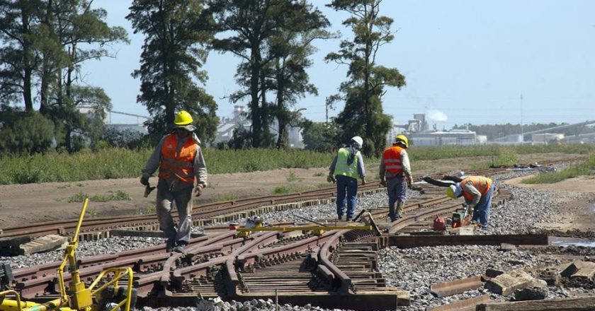 Con la prohibición vigente, la contratista UCSA despidió a 700 obreros y la UOCRA lo catalogó de acto criminal