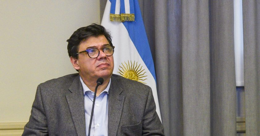 Moroni aclaró que los despidos están prohibidos y que la doble indemnización rige para despidos indirectos