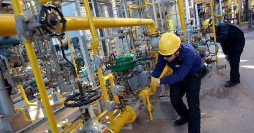 A pesar de ser esenciales les niegan paritarias y los trabajadores de la industria del gas lanzan un quite de colaboración