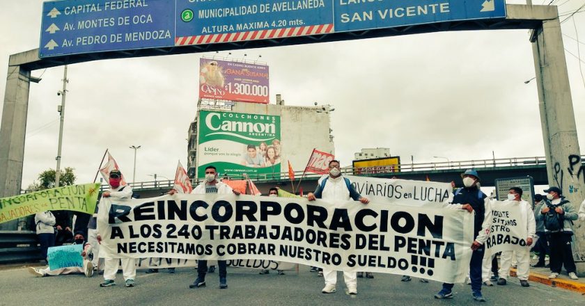 Trabajadores despedidos del Frigorífico Penta cortaron el Puente Pueyrredón