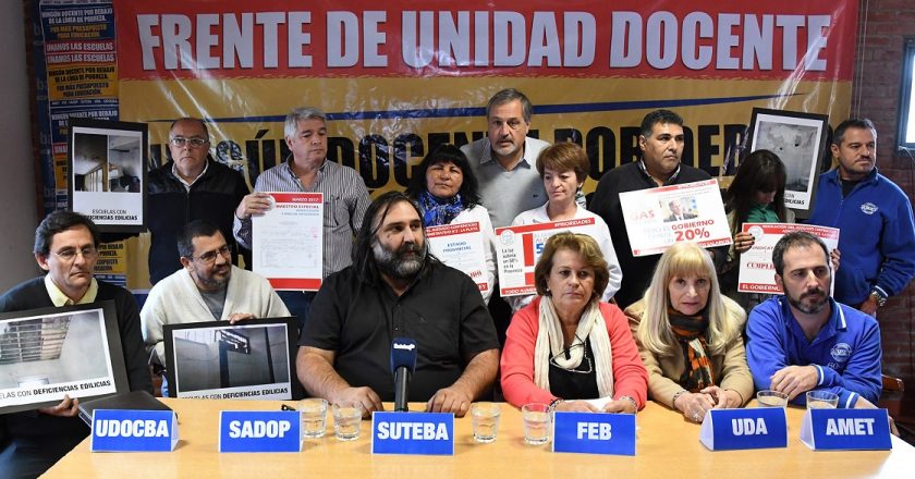Docentes bonaerenses le piden a Kicillof que los convoque a comisiones técnicas de paritaria