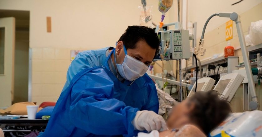 Otorgan bonos de 5 a 41 mil pesos a profesionales de la salud de Hospitales y organismos descentralizados