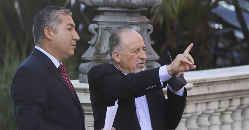 «Hay un hostigamiento de los grupos mediáticos generando olas de pánico y confusión»