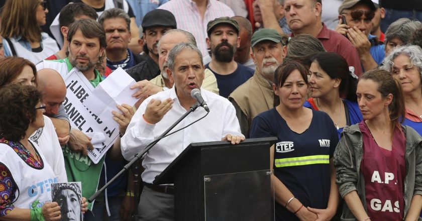 Palazzo le pidió a Fernández que no desdoble el aguinaldo y le advirtió que iniciará acciones legales