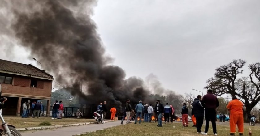 Sin aumento salarial, los azucareros paralizan los ingenios tucumanos