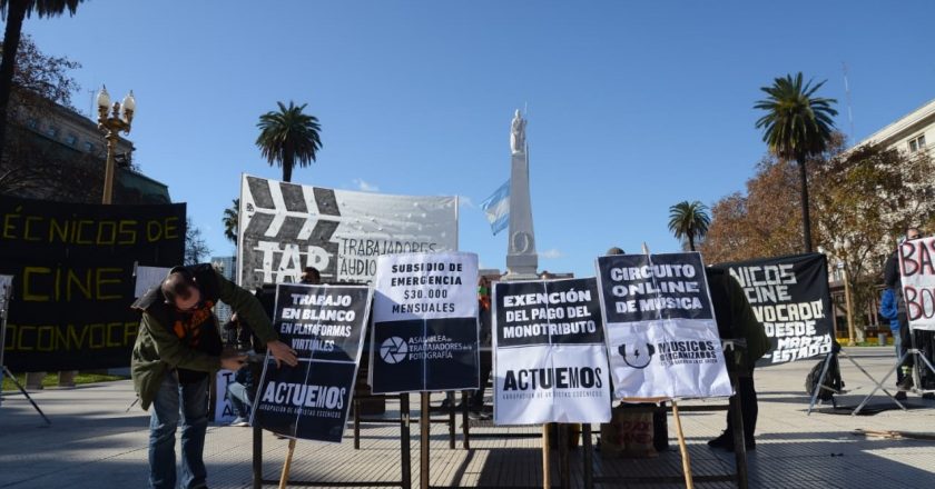 Tras 100 días sin actividad, artistas reclamaron una compensación salarial de 30 mil pesos