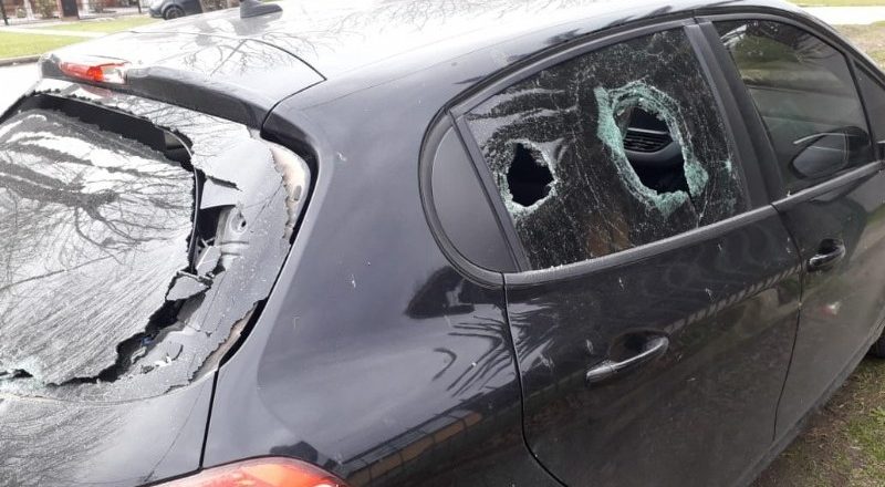 Acusan al intendente de Berisso de destrozar el auto del líder del Sindicato de Guardavidas