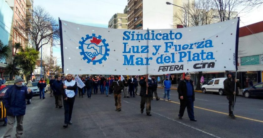 Denuncian red de tercerizaciones de la eléctrica marplatense para pagar menos salarios