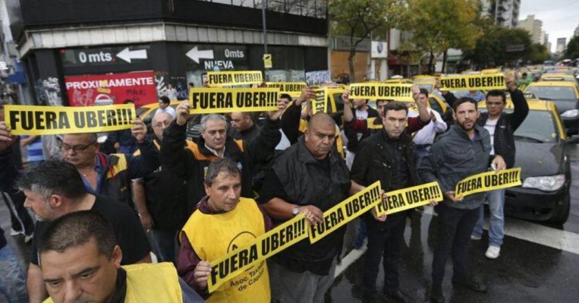 Viviani consiguió una mesa de diálogo para solucionar el tema de UBER y otras apps