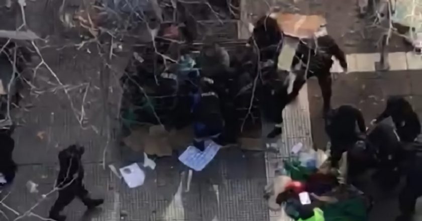 Reprimen a los municipales mendocinos y detienen a 40 trabajadores, entre ellos el titular de ATE