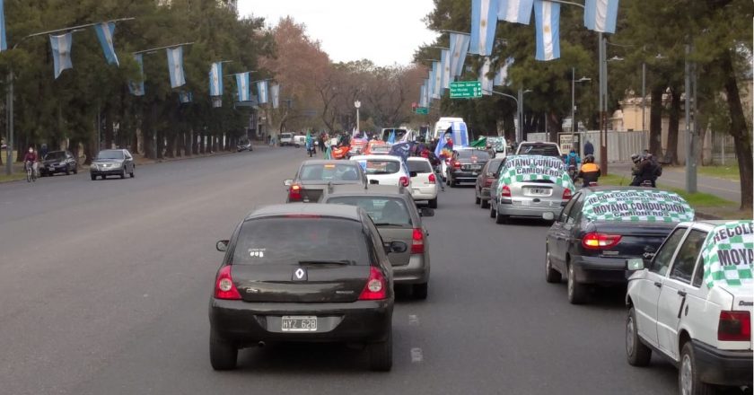 Multitudinaria caravana de los trabajadores de Vicentin en favor de la intervención de la firma