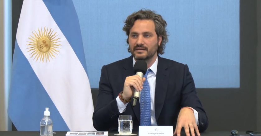 Cafiero aseguró que el pago de agosto del IFE será el último